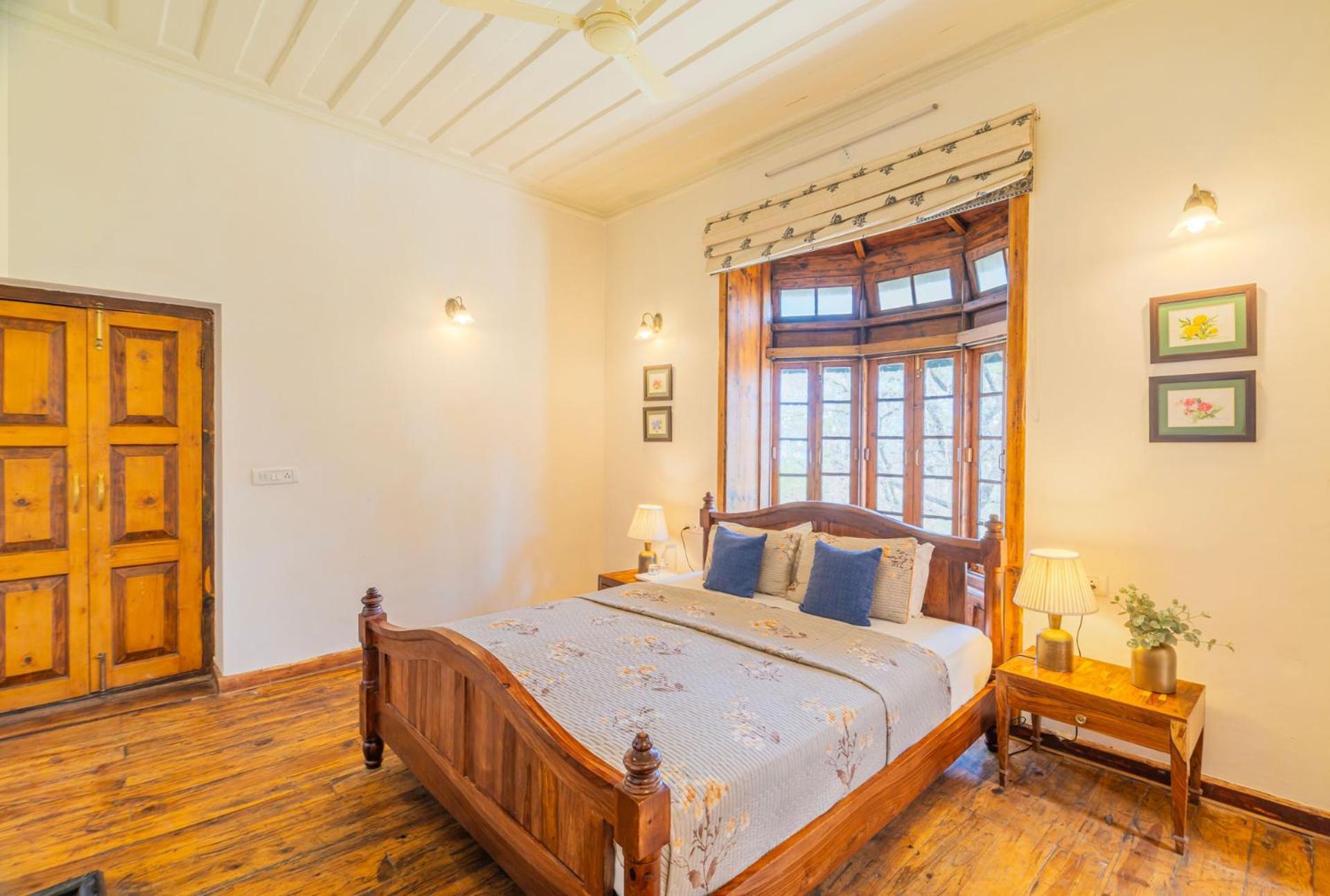 Stayvista At Paris Villa With Pvt Pool & Valley View Kasauli Exterior foto