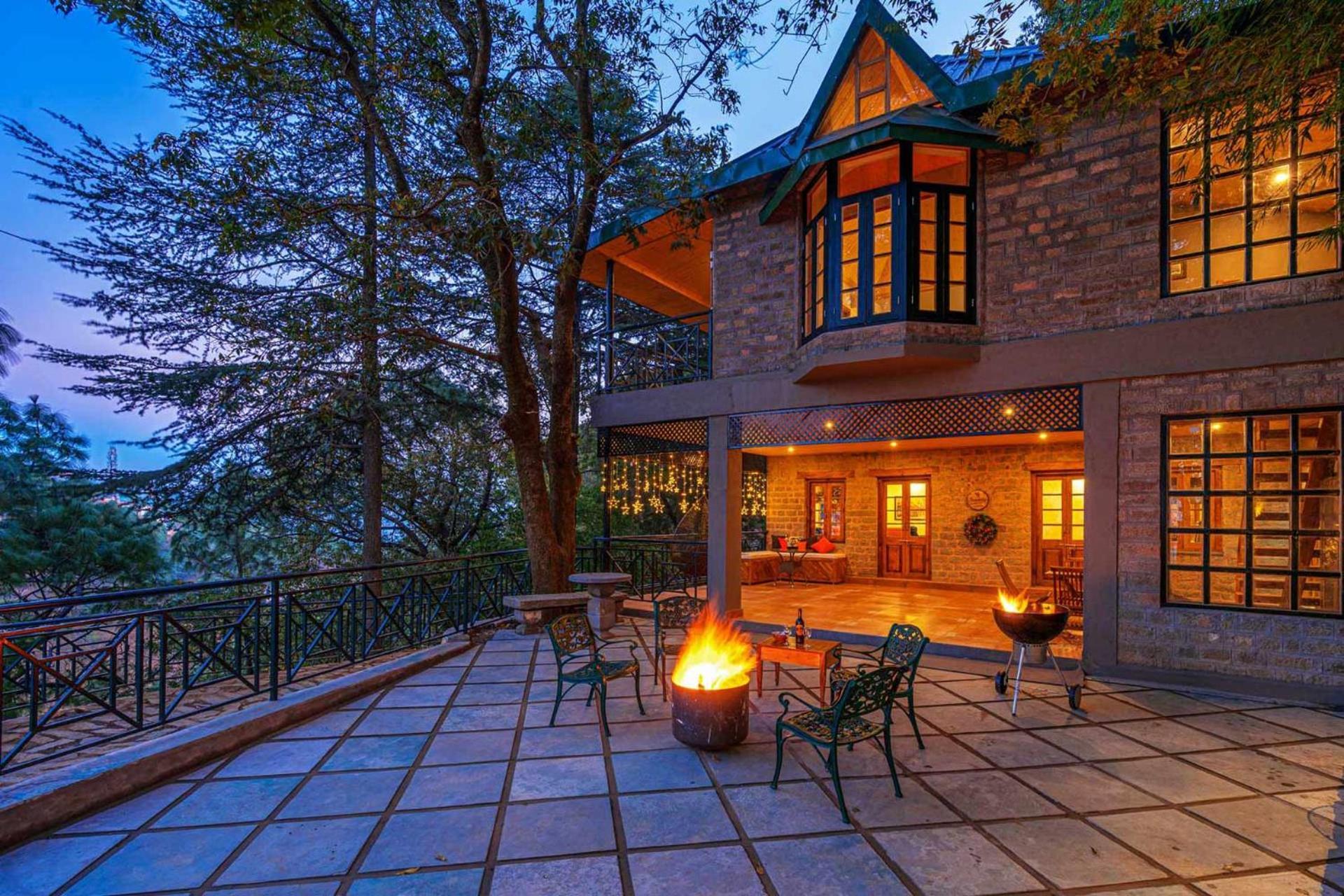 Stayvista At Paris Villa With Pvt Pool & Valley View Kasauli Exterior foto