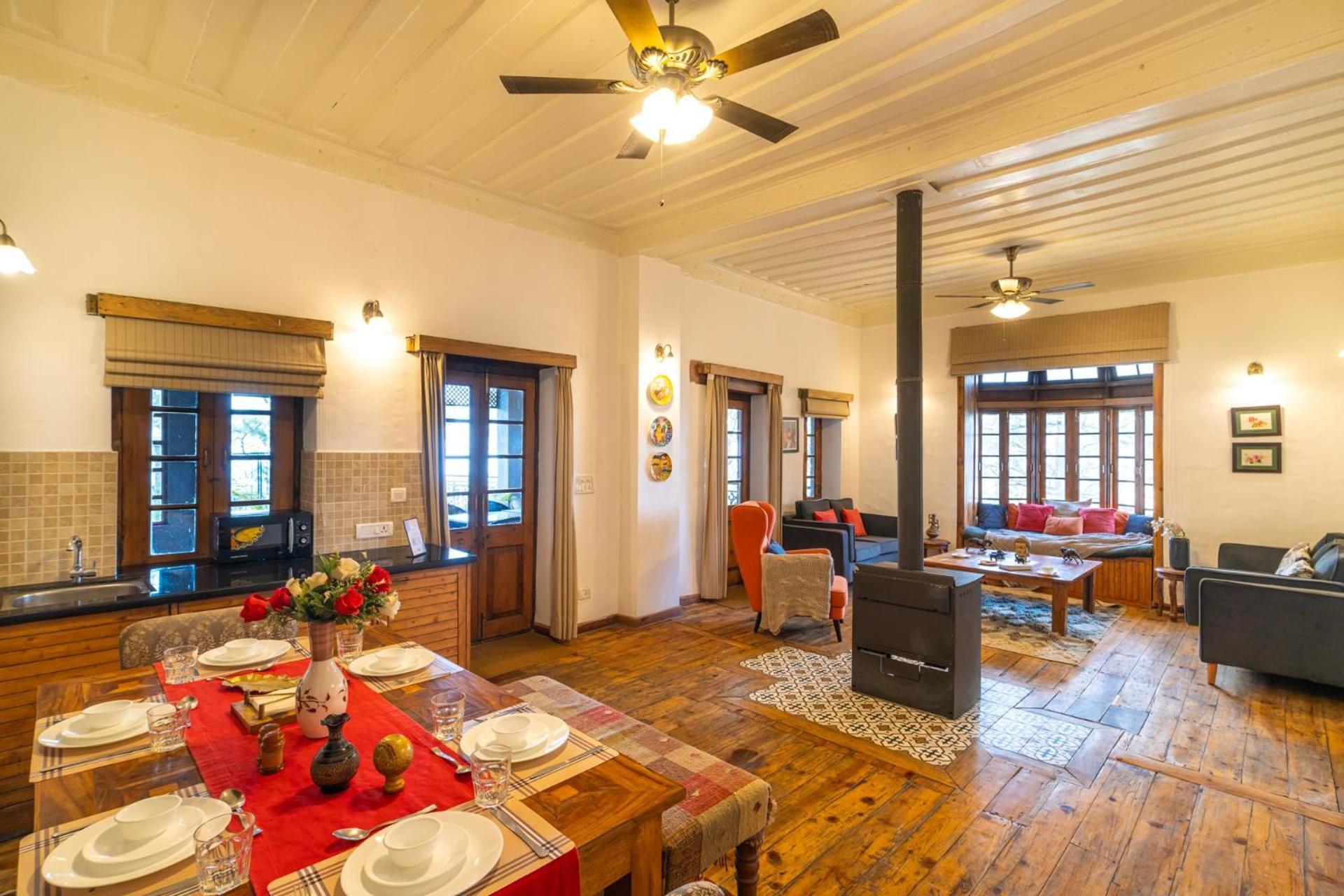 Stayvista At Paris Villa With Pvt Pool & Valley View Kasauli Exterior foto