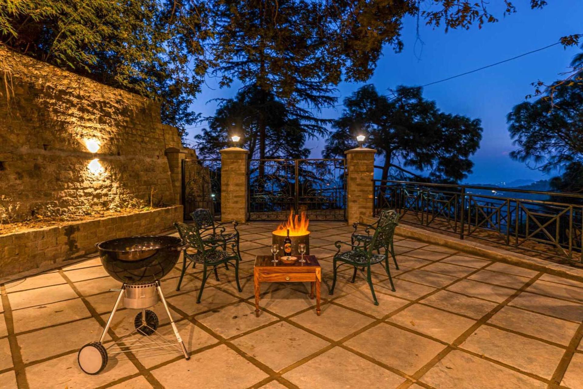 Stayvista At Paris Villa With Pvt Pool & Valley View Kasauli Exterior foto