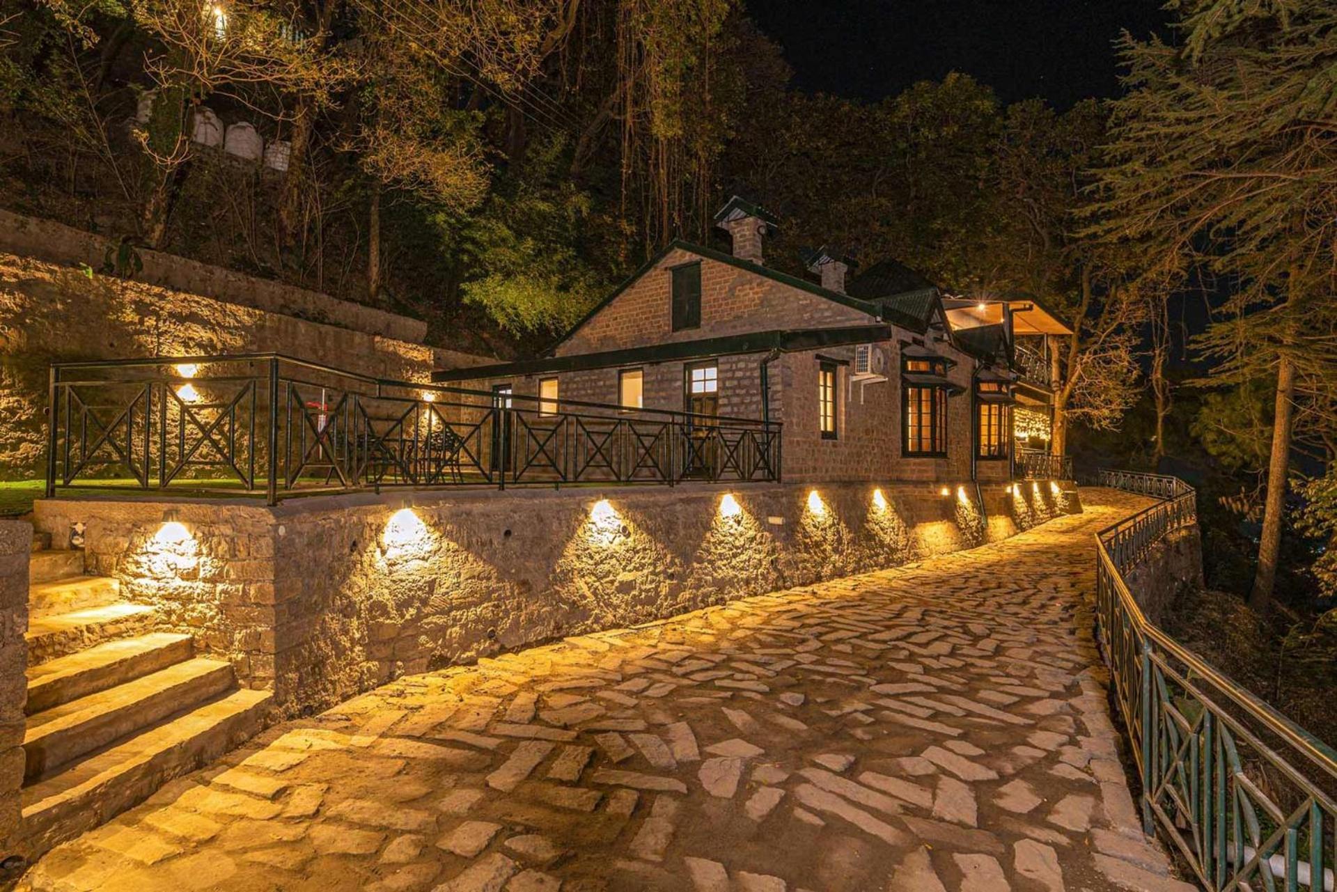 Stayvista At Paris Villa With Pvt Pool & Valley View Kasauli Exterior foto